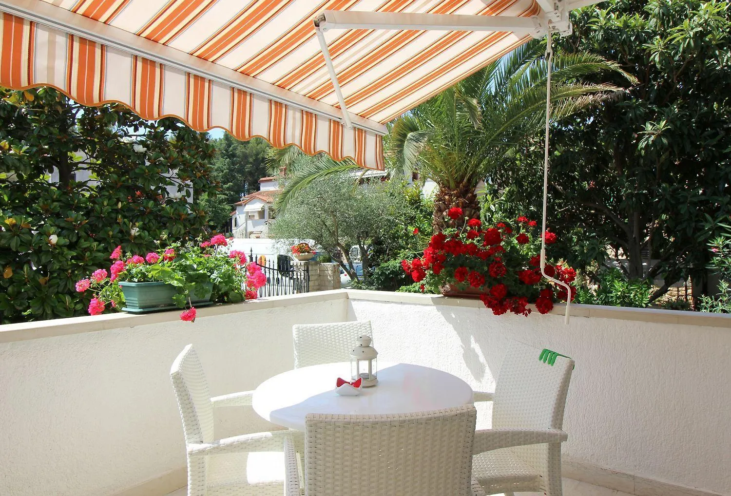 Modernes Apartment Mit Privater Terrasse, Grillbereich, Spielplatz, Liegen, Privatparkplatz Poreč