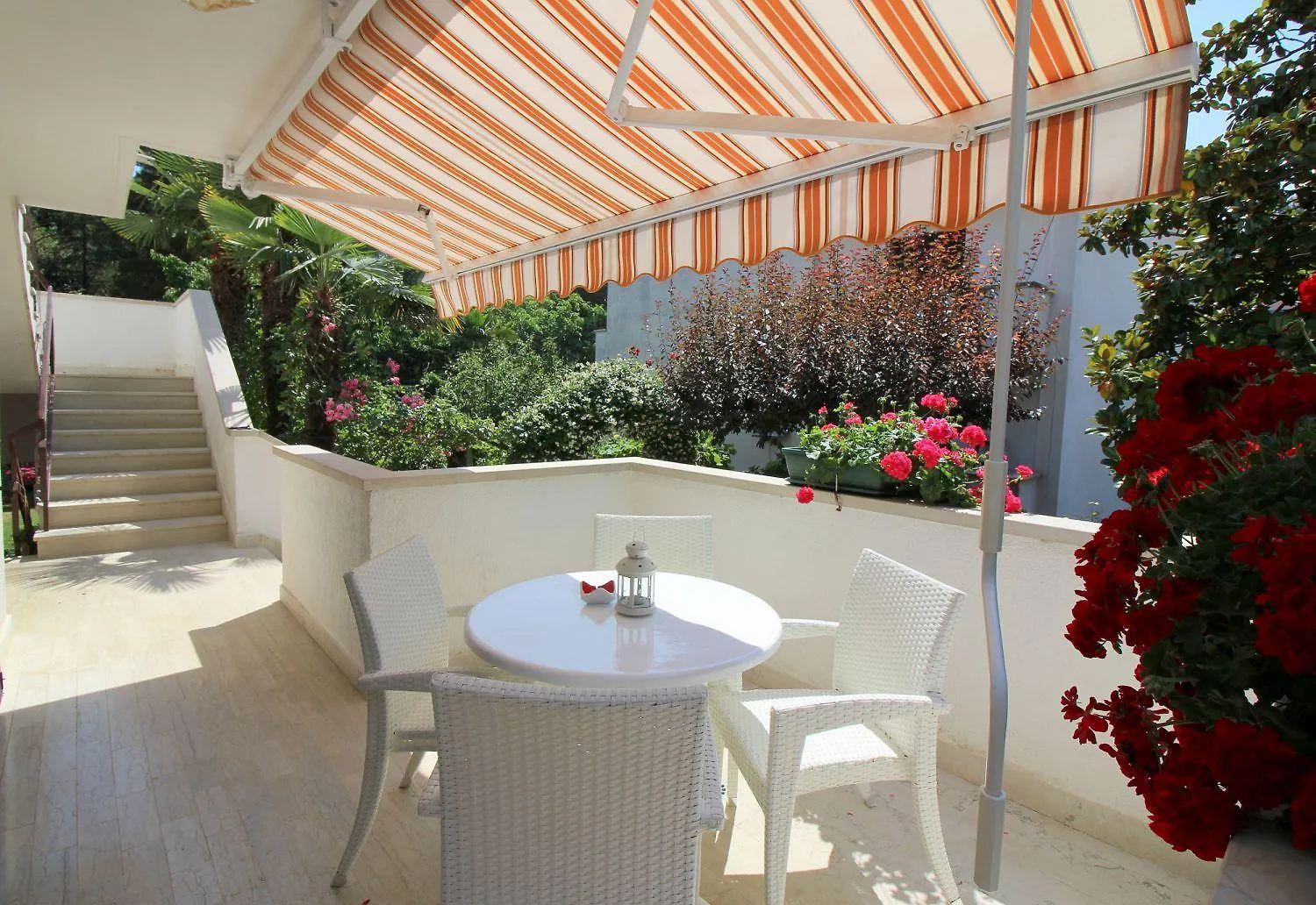 Modernes Apartment Mit Privater Terrasse, Grillbereich, Spielplatz, Liegen, Privatparkplatz Poreč