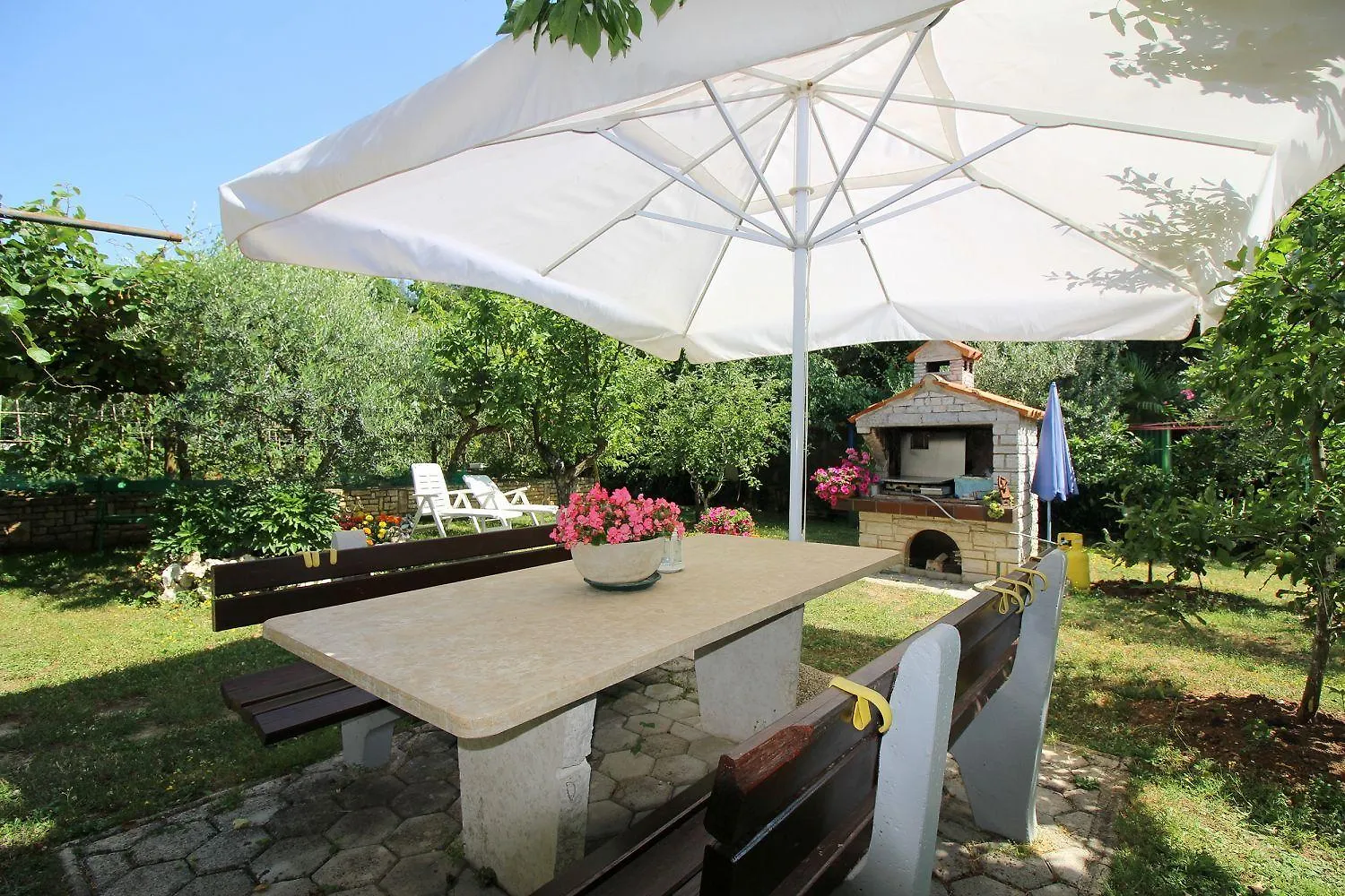 Modernes Apartment Mit Privater Terrasse, Grillbereich, Spielplatz, Liegen, Privatparkplatz Poreč